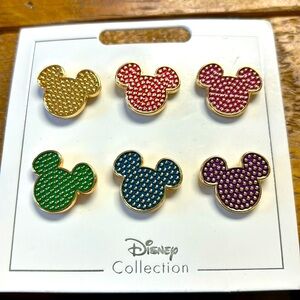 2021 Disney Parks Mickey Mouse Rainbow Colors 6 pin set.